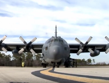 Το ιπτάμενο πολυβολείο της USAF ΑC-130 εν δράσει (βίντεο)